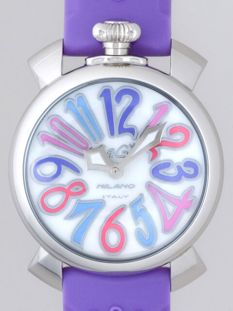 ガガ･ミラノスーパーコピー GAGAMILANO マニュアル　40mm　クォーツ z5020.7 パープルラバー ホワイトシェル/バイオレットカラーアラビア